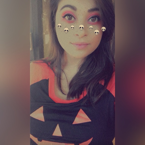 Meet your Posher, Celena - Picture 3 of 9